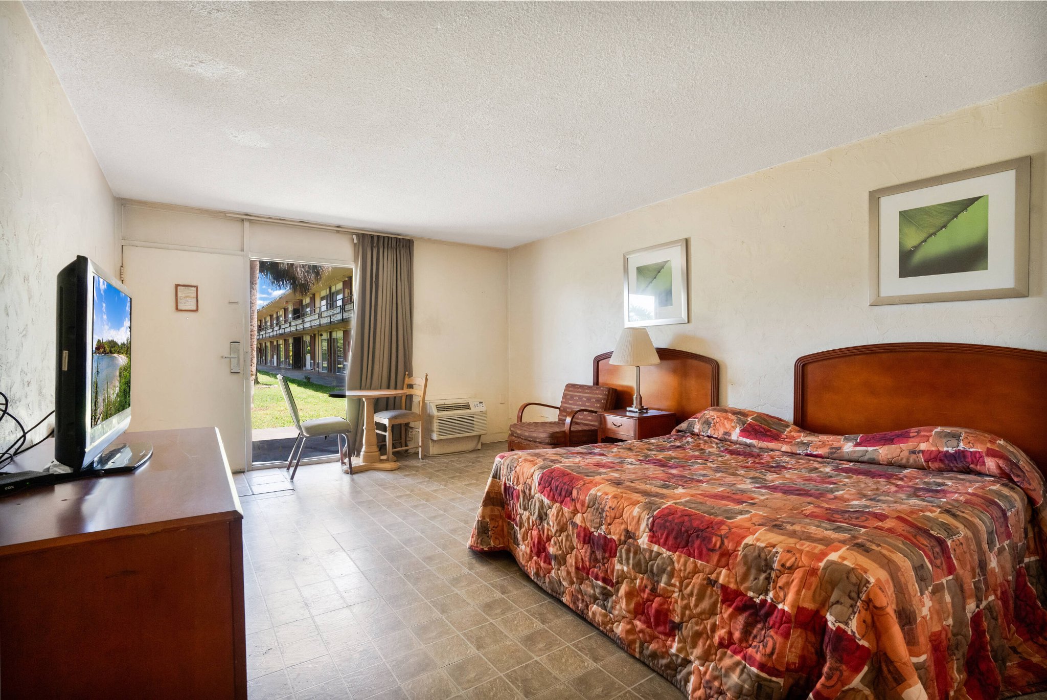 Rostislav Grigorenko Facebook ad: Studio 1 Bath Apartment