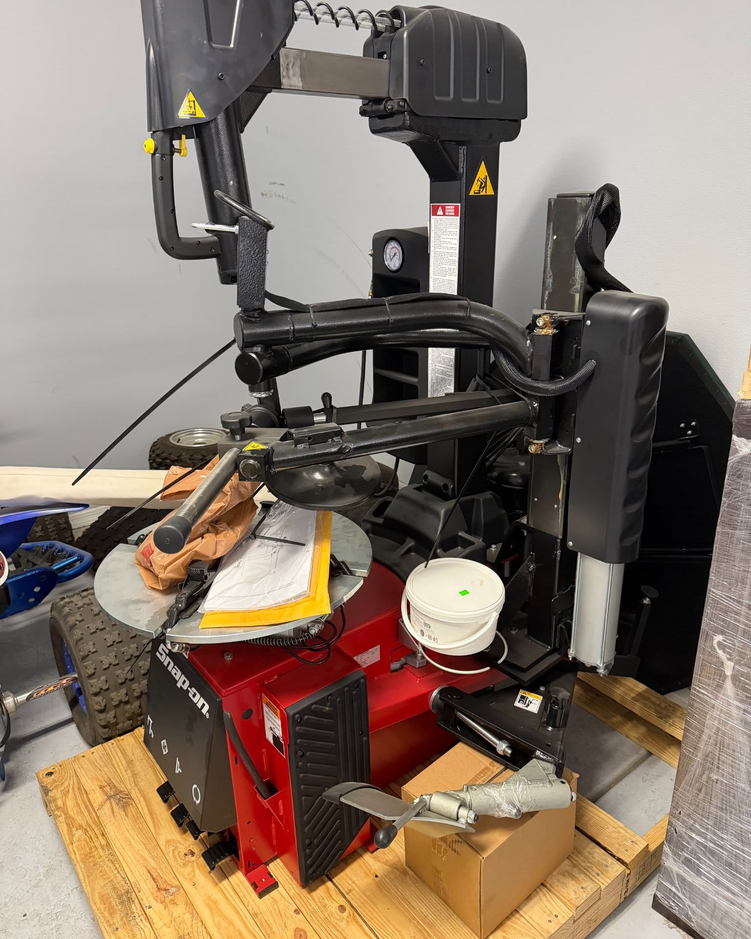 Jason Nichols Facebook ad: SNAP ON TIRE MACHINE (BRAND NEW)