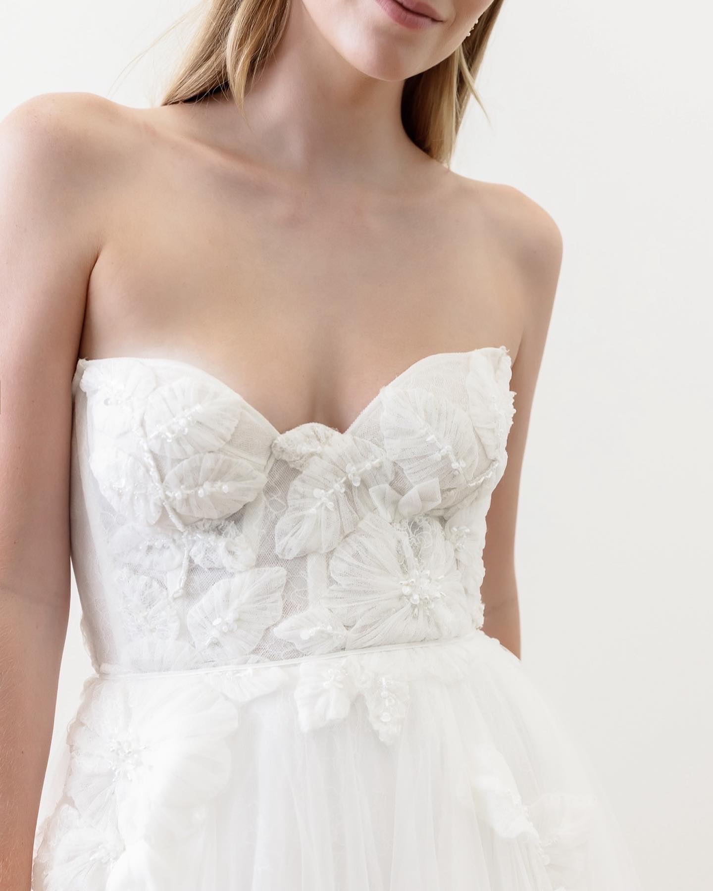 Aisle & Veil Facebook ad: Designer doesn’t have to break the bank.