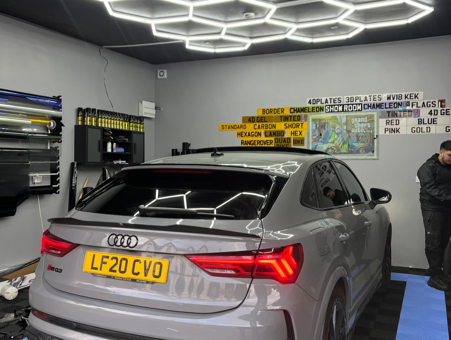 1stoptintshop Facebook ad: RsQ8 in for tints