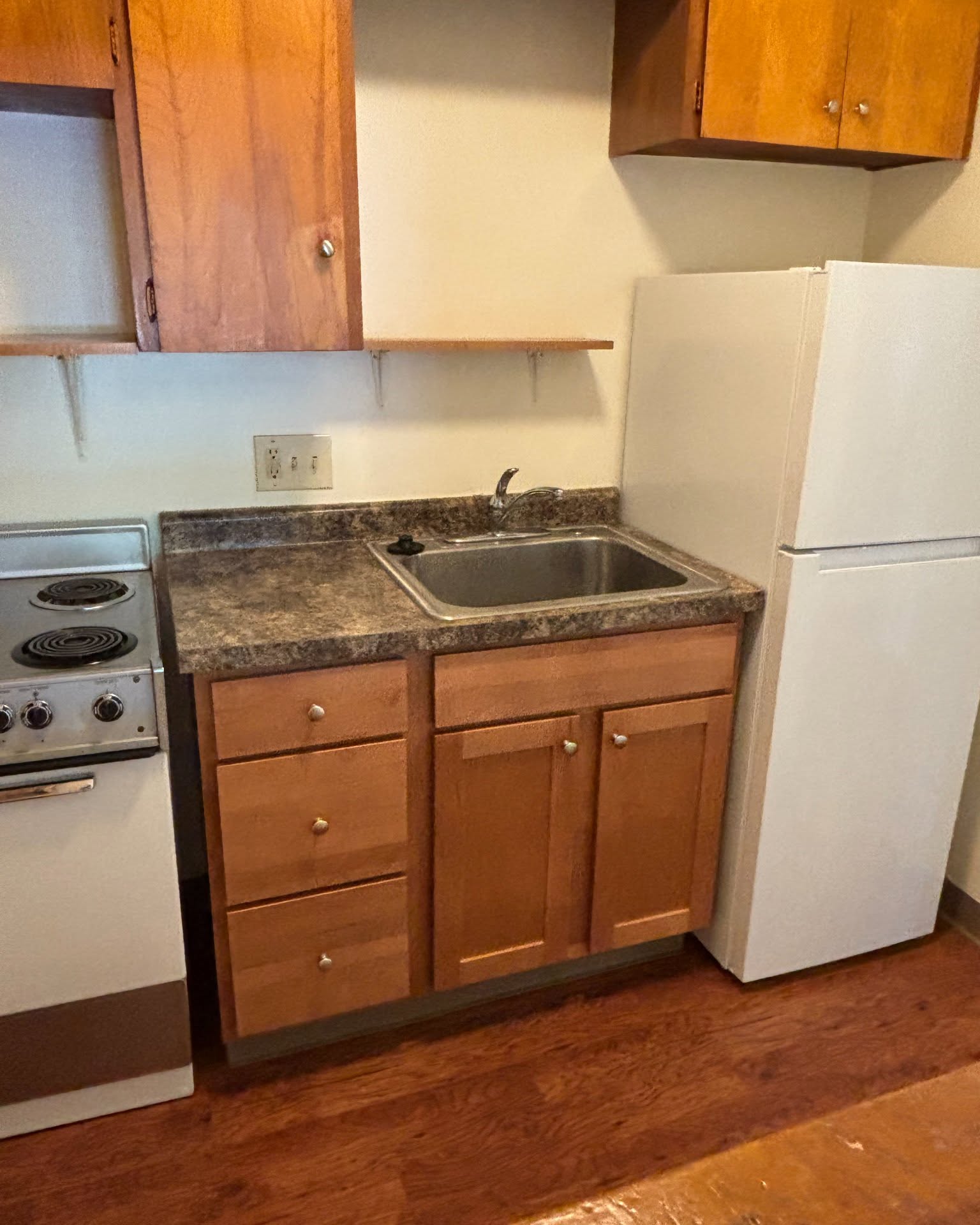Jeff Mrosko Facebook ad: 1 Bed 1 Bath Apartment