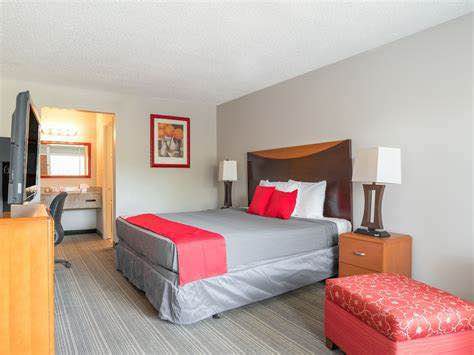Ross Veller Facebook ad: Studio 1 Bath Apartment