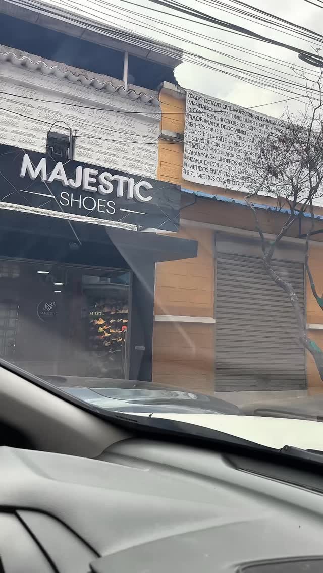 Majestic Shoes Facebook ad: ¿Vienes de norte a sur?