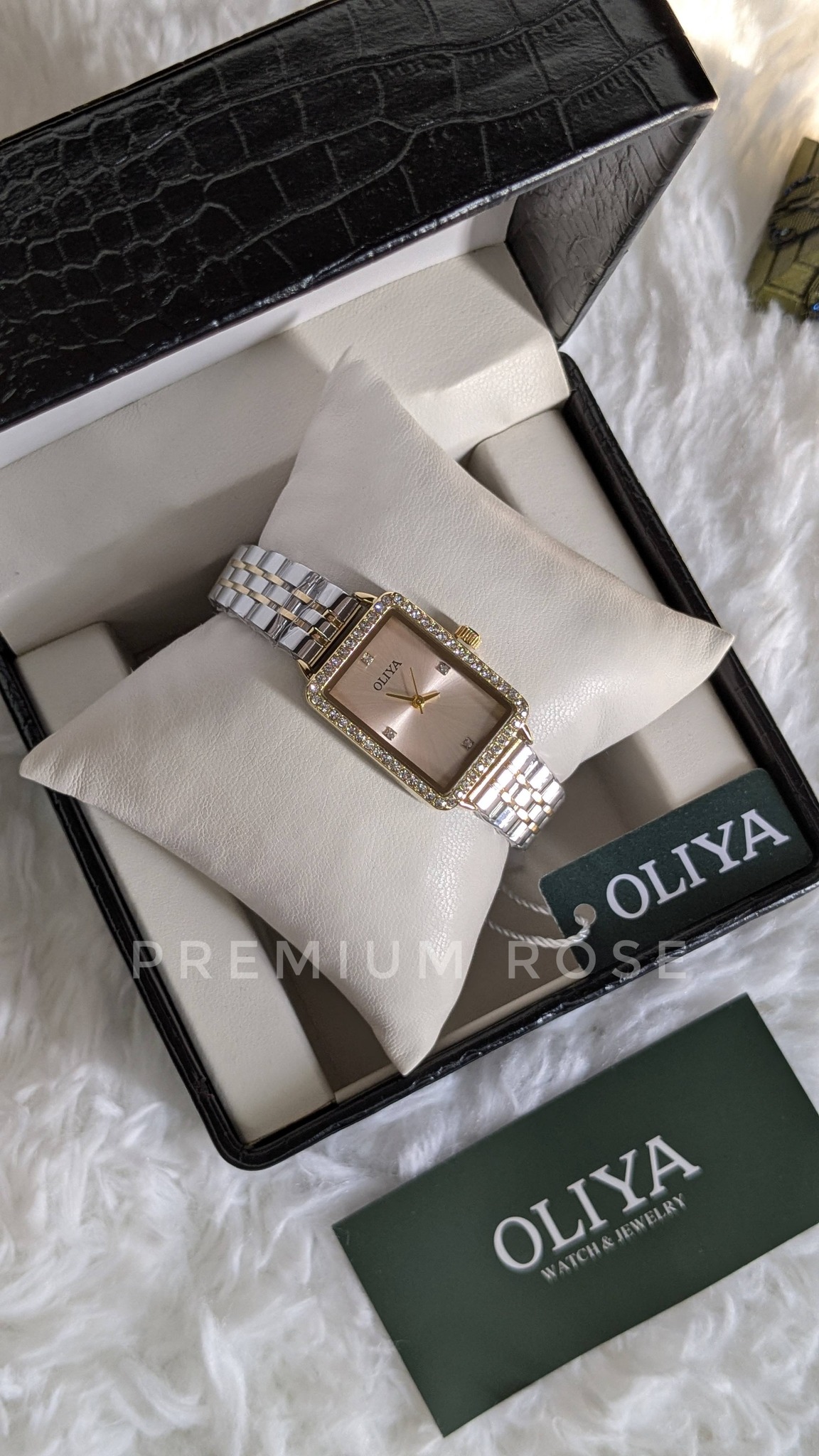 Premium Rose Facebook ad: ๐ฆ๐ต๐ฒ ๐ฐ๐ฎ๐ฟ๐ฟ๐ถ๐ฒ๐ ๐ฒ๐น๐ฒ๐ด๐ฎ๐ป๐ฐ๐ฒ ๐ถ๐ป ๐ต๐ฒ๐ฟ ๐๐ผ๐๐นโฆ