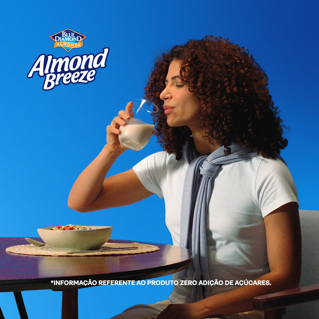 Almond Breeze Brasil Facebook ad from Aug 18, 2026