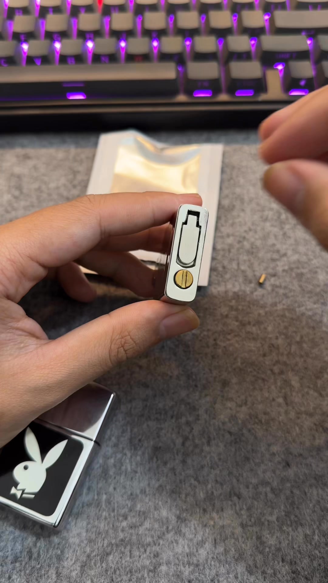 Phụ Kiện Zip Zip Facebook ad: Miếng chặn kim loại cho Zippo