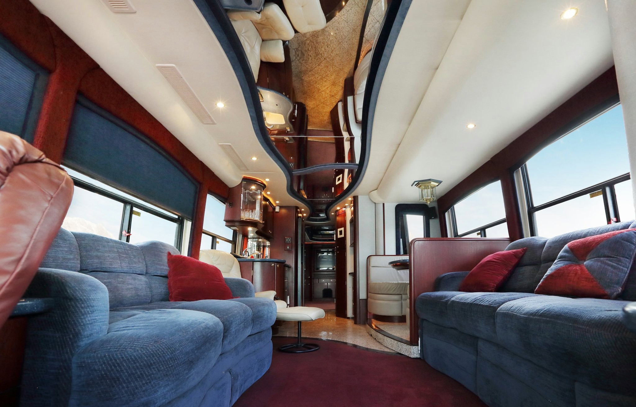 Westcoast Luxury Coach Lines Facebook ad: Luxury Bus Charter