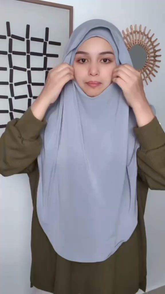 The Cat Outfit Facebook ad: Tudung Yang Buat Rutin Pagi Muslimah Jadi Lebih Mudah