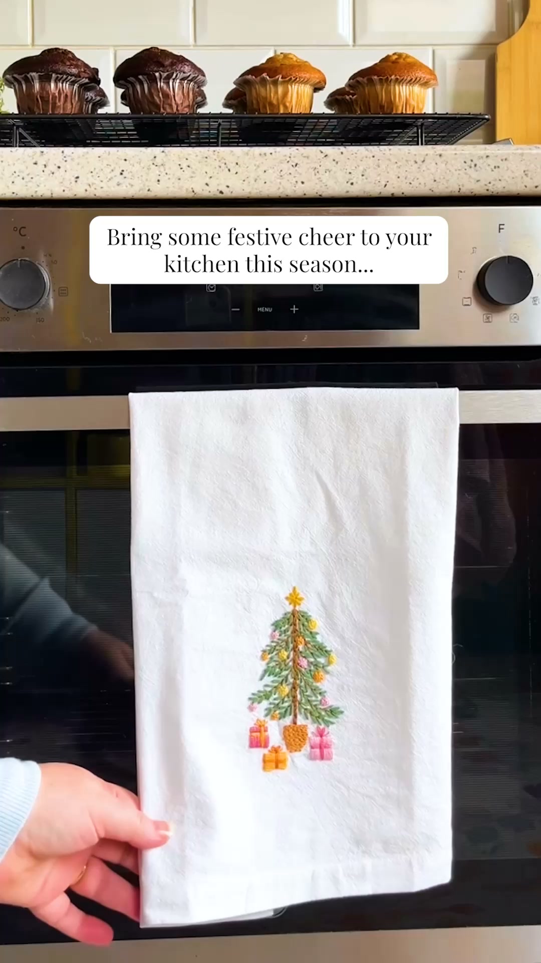 Clever Poppy Facebook ad: Christmas Embroidery Kit for Beginners