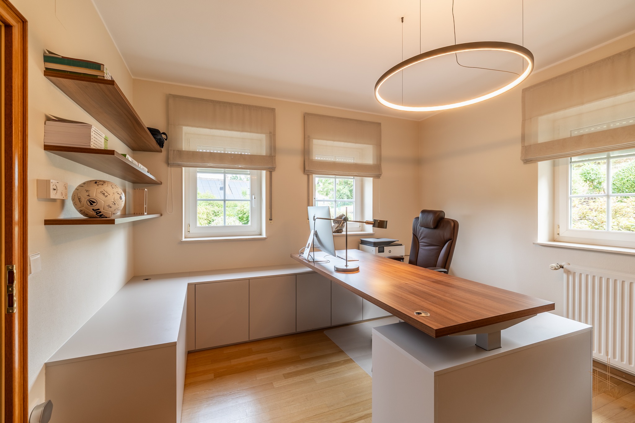 Nautilar Facebook ad: Un bureau à domicile sur mesure, pensé pour…