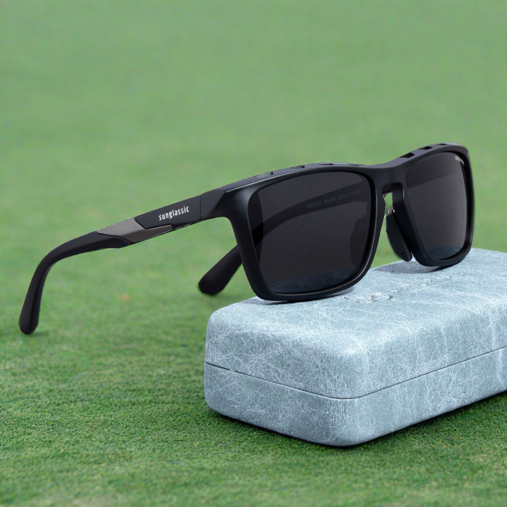 Sunglassic.com Facebook ad