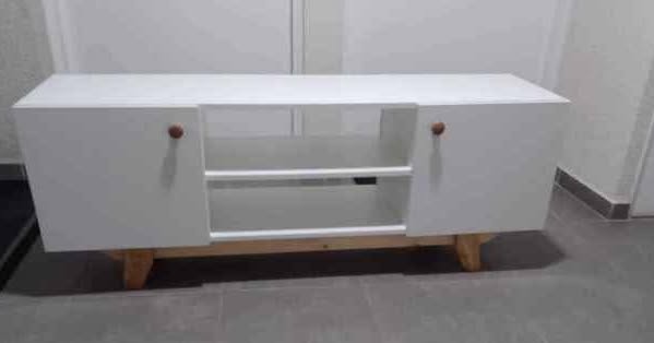 Dstr Crtz Facebook ad: Rack TV en melamina