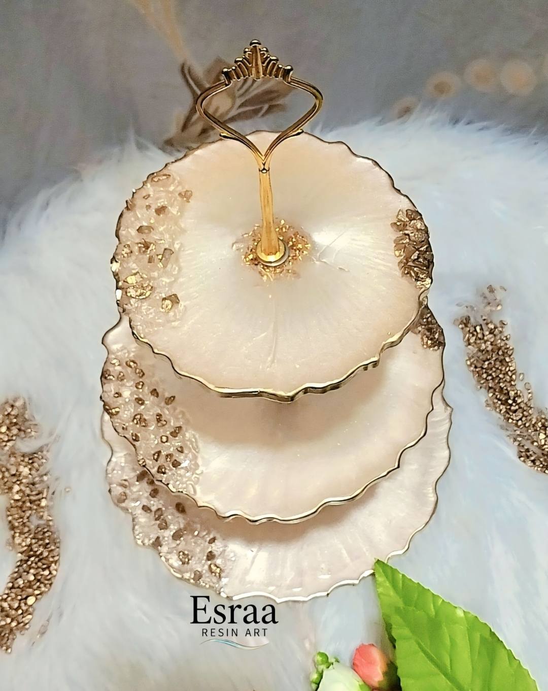 esraaـresinـart Facebook ad: Serving Luxury