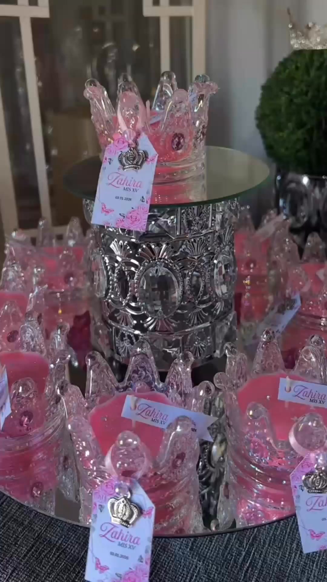 Home MyN Facebook ad: Coronitas personalizadas con vela