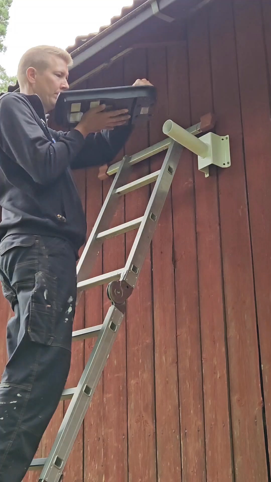 Virtasenkauppa.fi Facebook ad: Aurinkokäyttöinen katuvalaisin