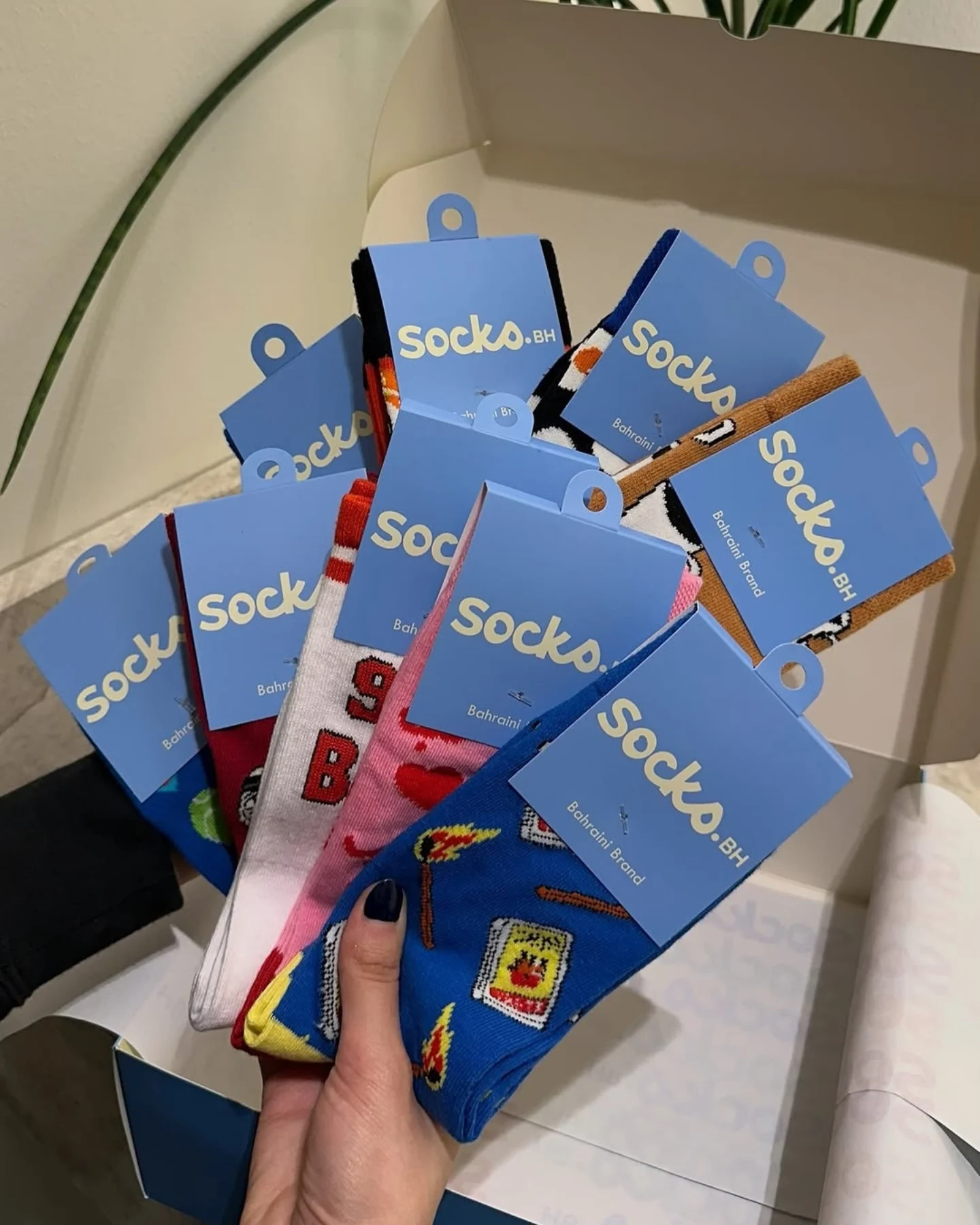 Socks.bh Facebook ad: كل هالتصاميم وأكثر متوفرة على موقعنا