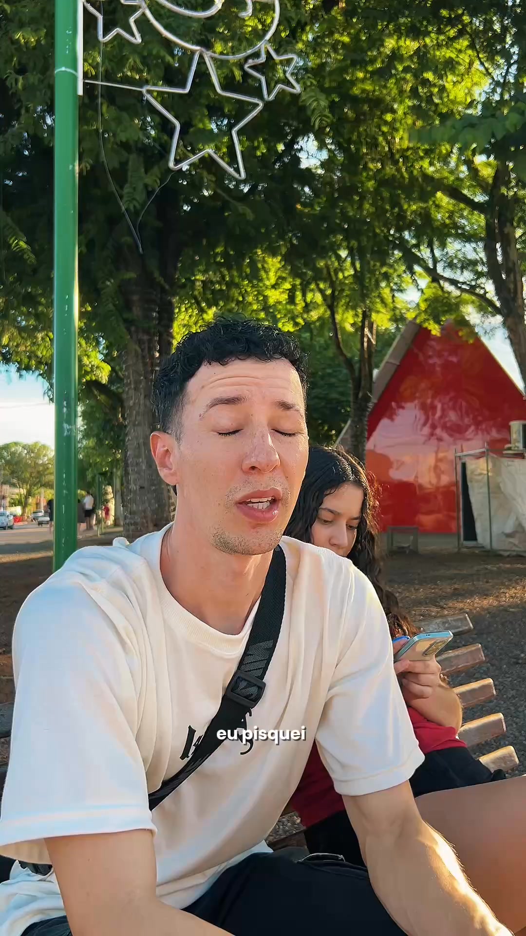 Qustodio Facebook ad: Guie e proteja a experiência digital dele