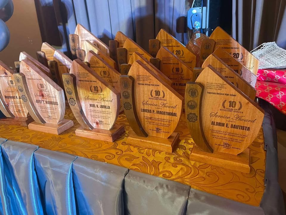 Wency Pagaduan Facebook ad: Custom Wooden Awards for Corporate, School, Service…