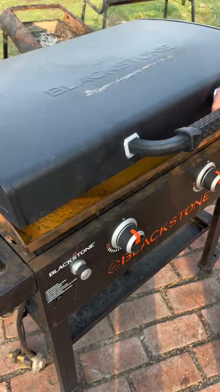 Grill Daddy Facebook ad: Make Your Grill Shine in Seconds