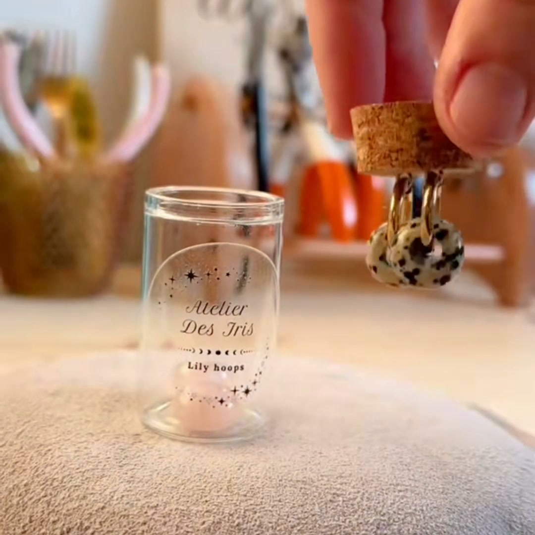 Atelier Des Iris Facebook ad: Vos boucles, mille combinaisons