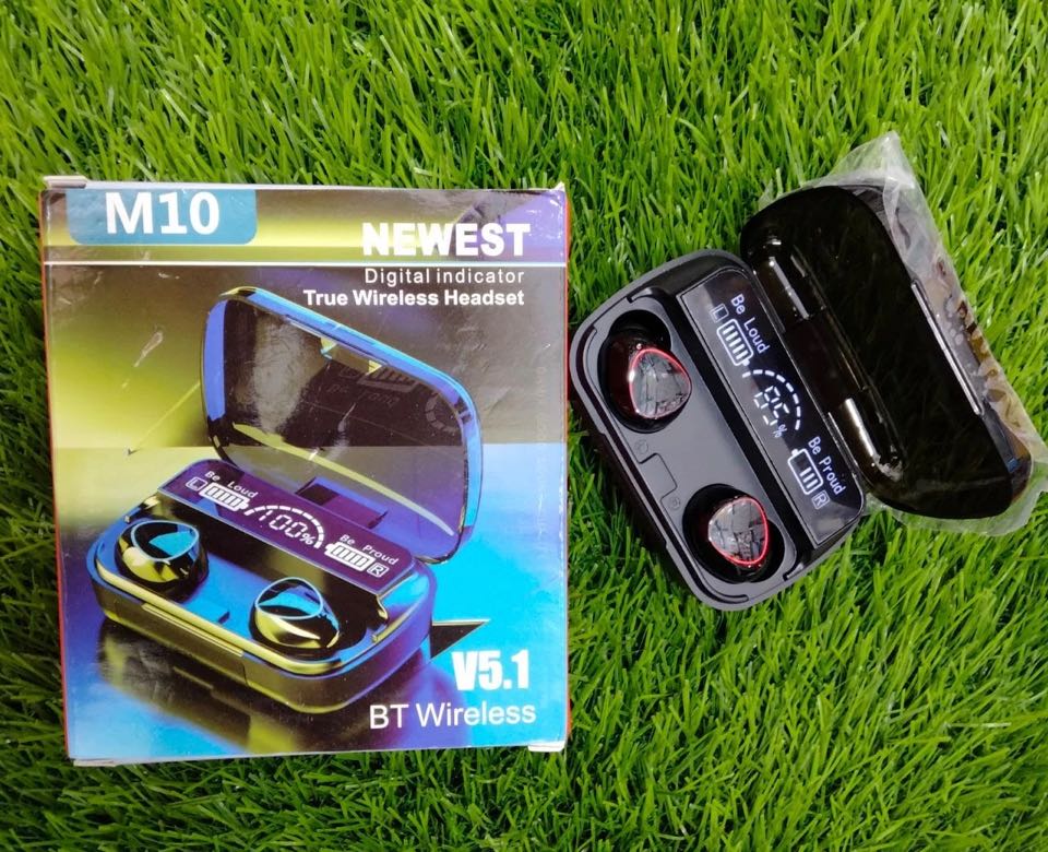 Circle Online Facebook ad: Powerbank එකයි Earbuds දෙකයි දෙකම රු.1390ට