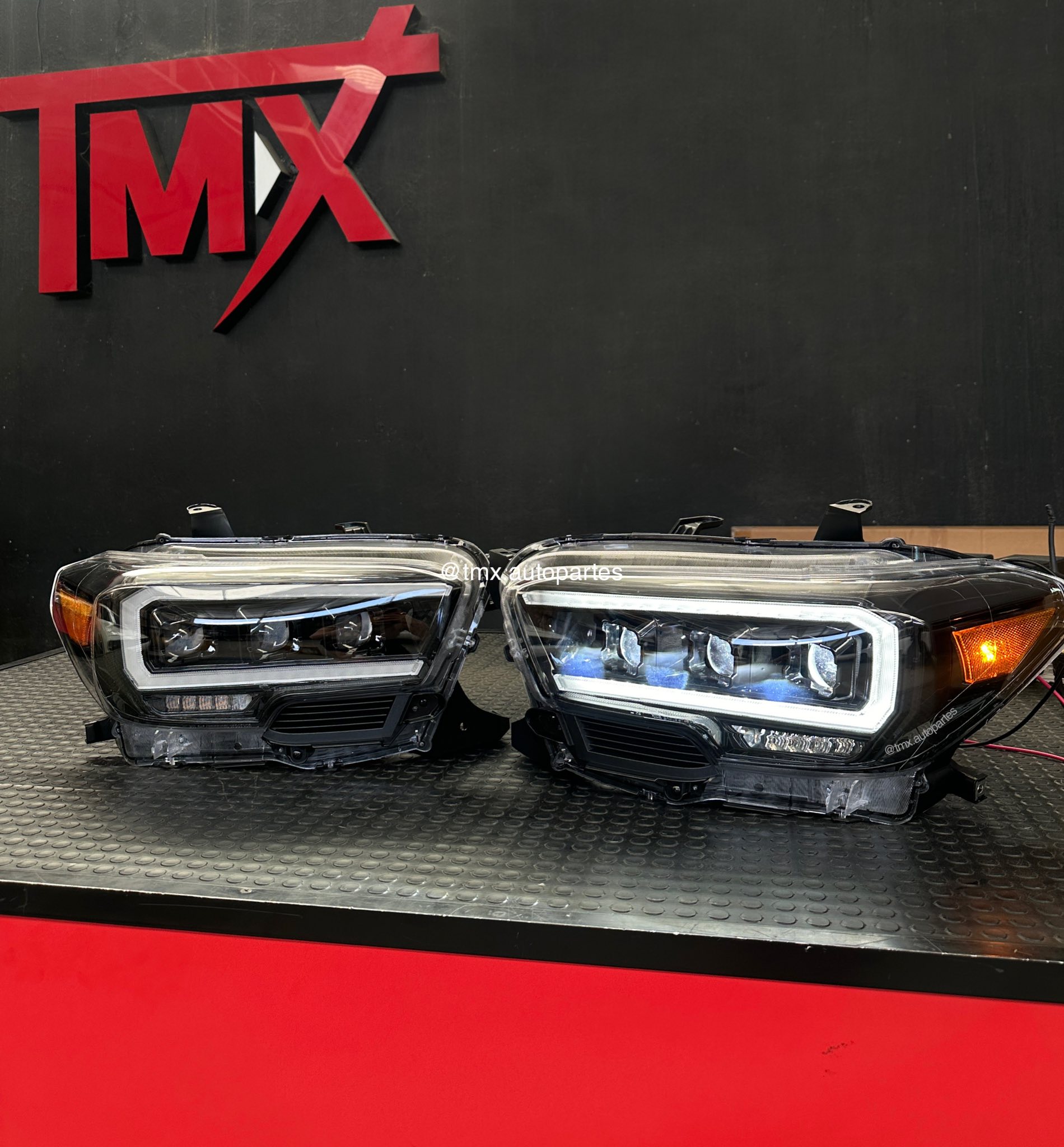 Autopartes TMX Facebook ad: Faros disponibles para entrega inmediata y envíos…