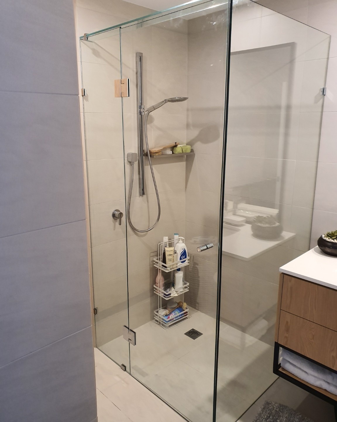 AMAC Showerscreens & Robes Facebook ad