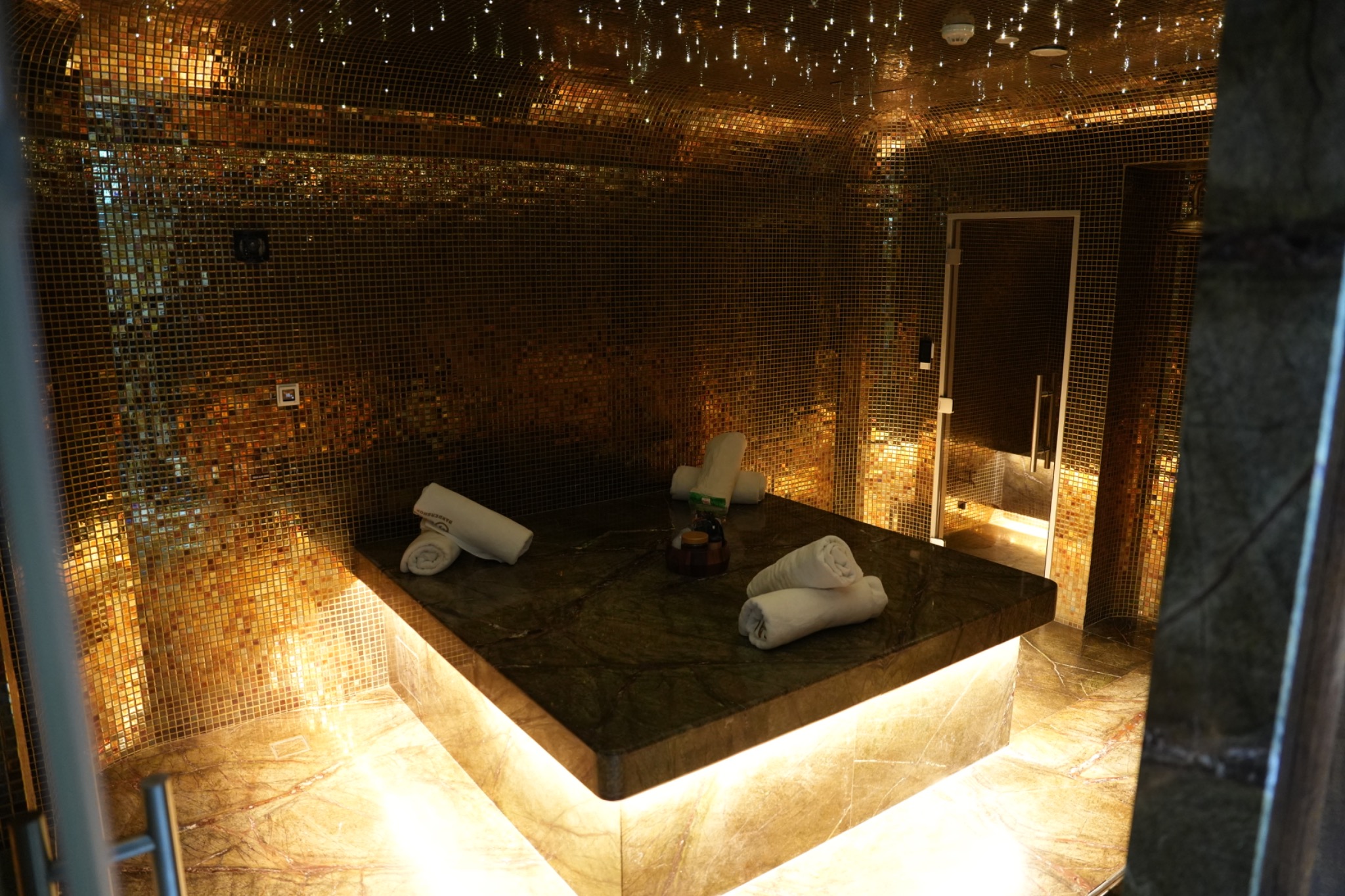 BlackJack Barbershops Facebook ad: Step into pure Moroccan luxury
