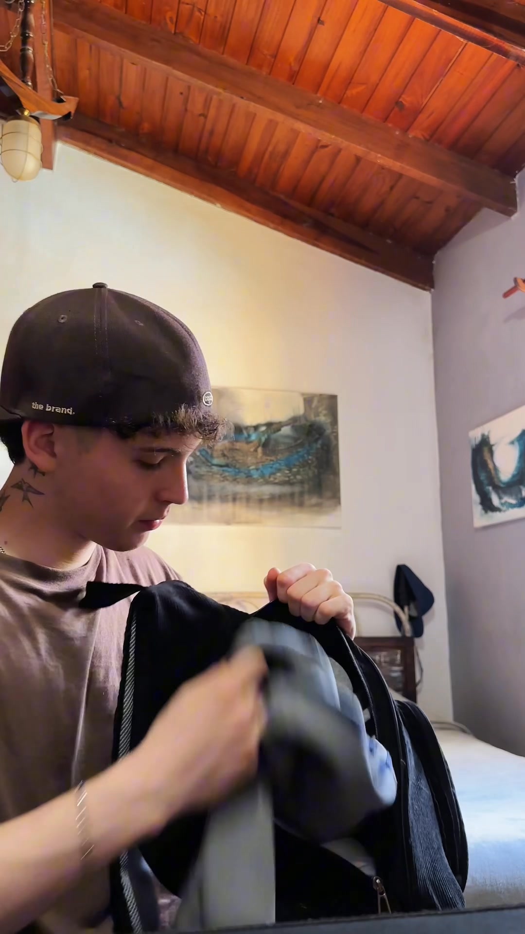 Slingbag.ar Facebook ad: Descubrí la Slingbag que combina diseño, comodidad y…