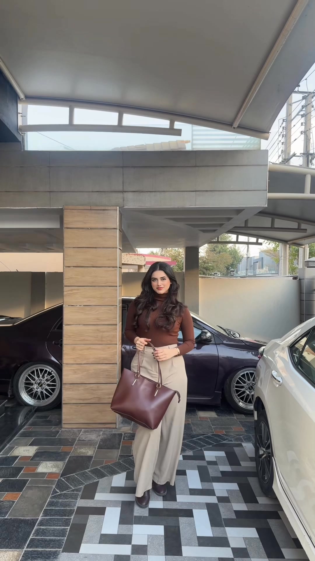 Bag-X Facebook ad: Alina Amir loves BAG X upto 70% OFF! 500,000+ Happy…