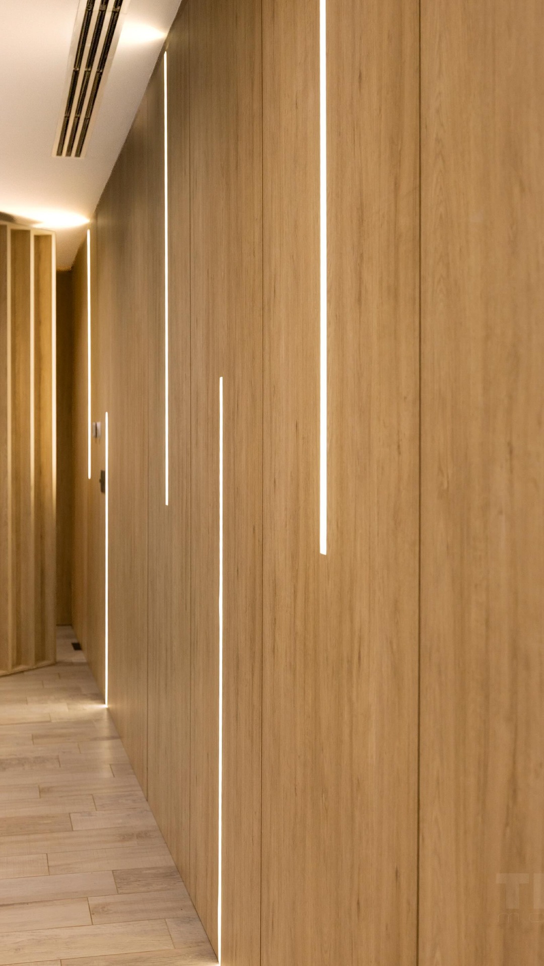 TIDI mobili Facebook ad: Revestimientos de pared con puerta oculta + listones…