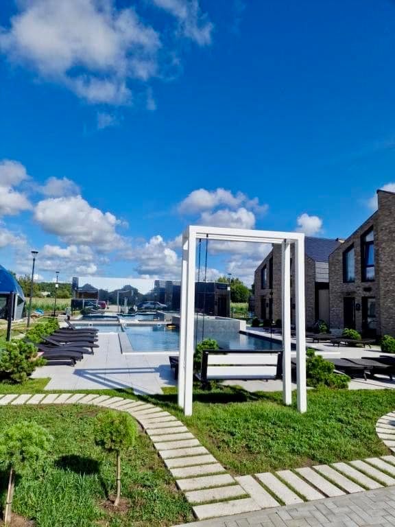 EPMM model school & agency Lithuania. Facebook ad: Atslūgus Perliuko nuotaikoms, turime savo sekėjams naują…