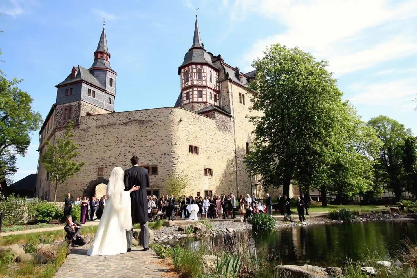 Schloss-Romrod.com Facebook ad: Ein SCHLOSS zum HEIRATEN.