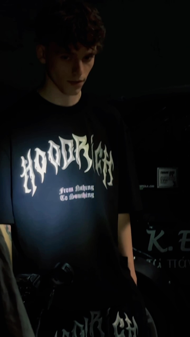 JD Sports Greece Facebook ad: A closer look at the Hoodrich shoot.
