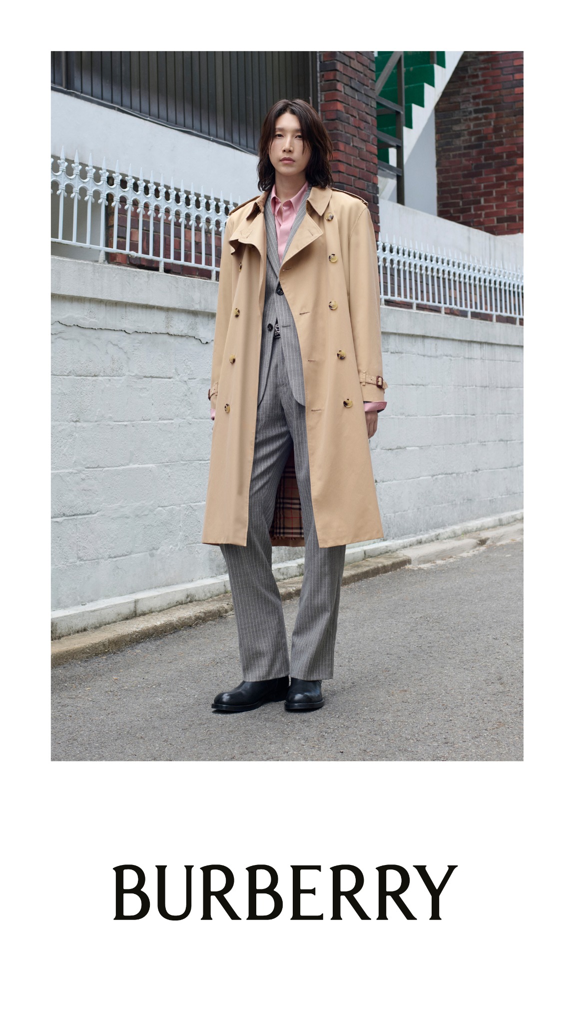 Burberry Facebook ad: 4つの都市。10のアイコニックなスタイル。170人。