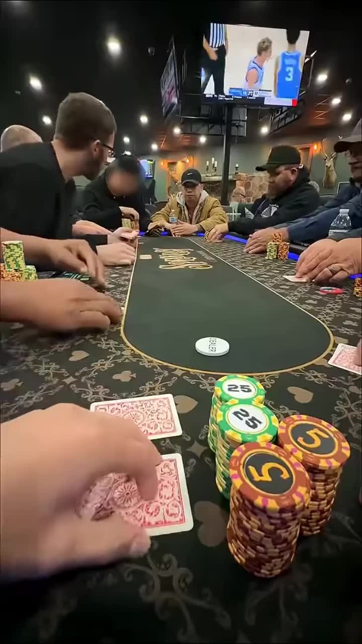 Holdem or Foldem Facebook ad: Play now!