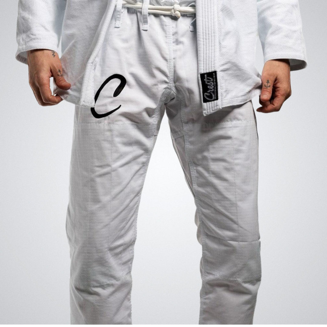 Crest - Professional Fighting Gear Facebook ad: Intohimosta kamppailu-urheiluun