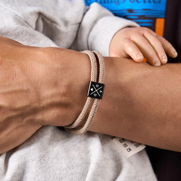Soufeel Present Facebook ad: A Meaningful Gift He’ll Wear Every Single Day