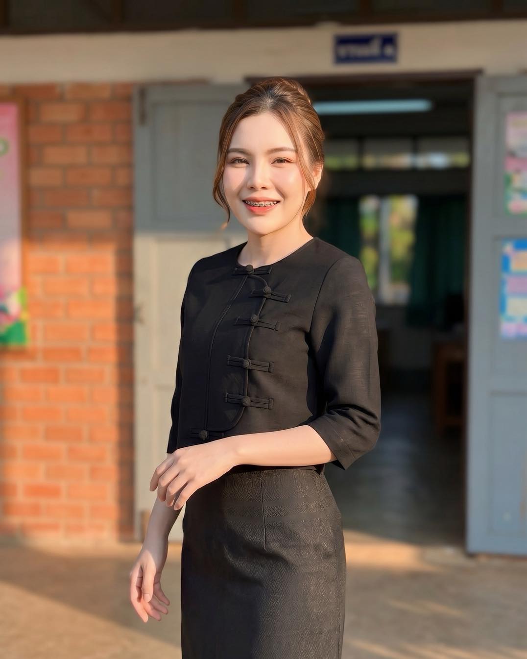 Ni Rin Premium clothing Facebook ad: เรียบง่าย ดูดี เสื้อทรงสวยอัดกาวอย่างดี อยู่ทรงเป๊ะ