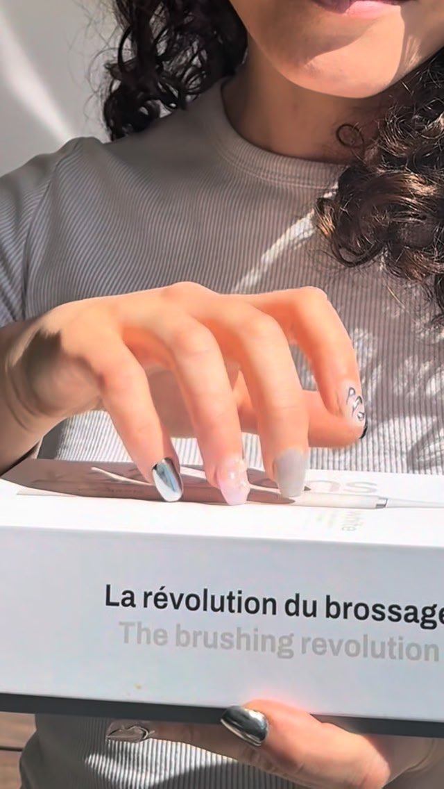 My Variations Facebook ad: Ta bouche est littéralement connectée au reste de…