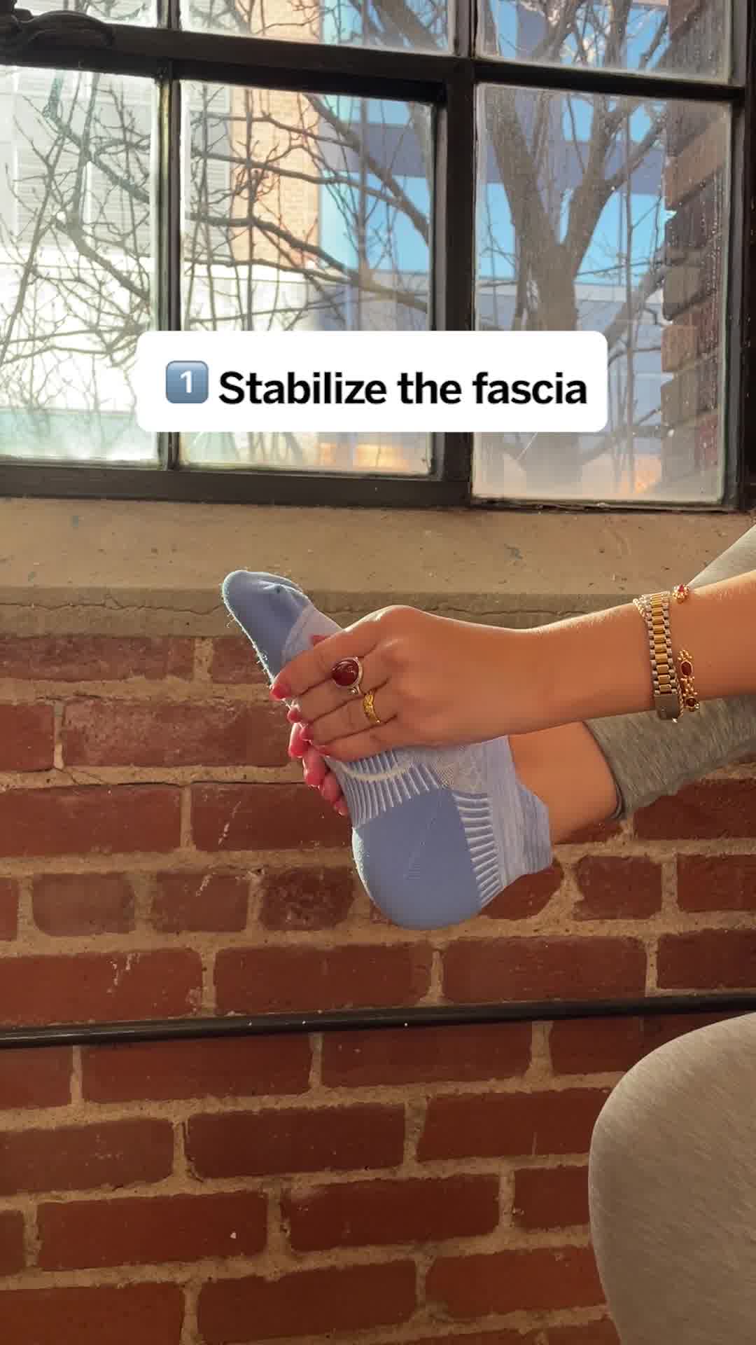 Feetures Facebook ad: They make my feet feel heavenly