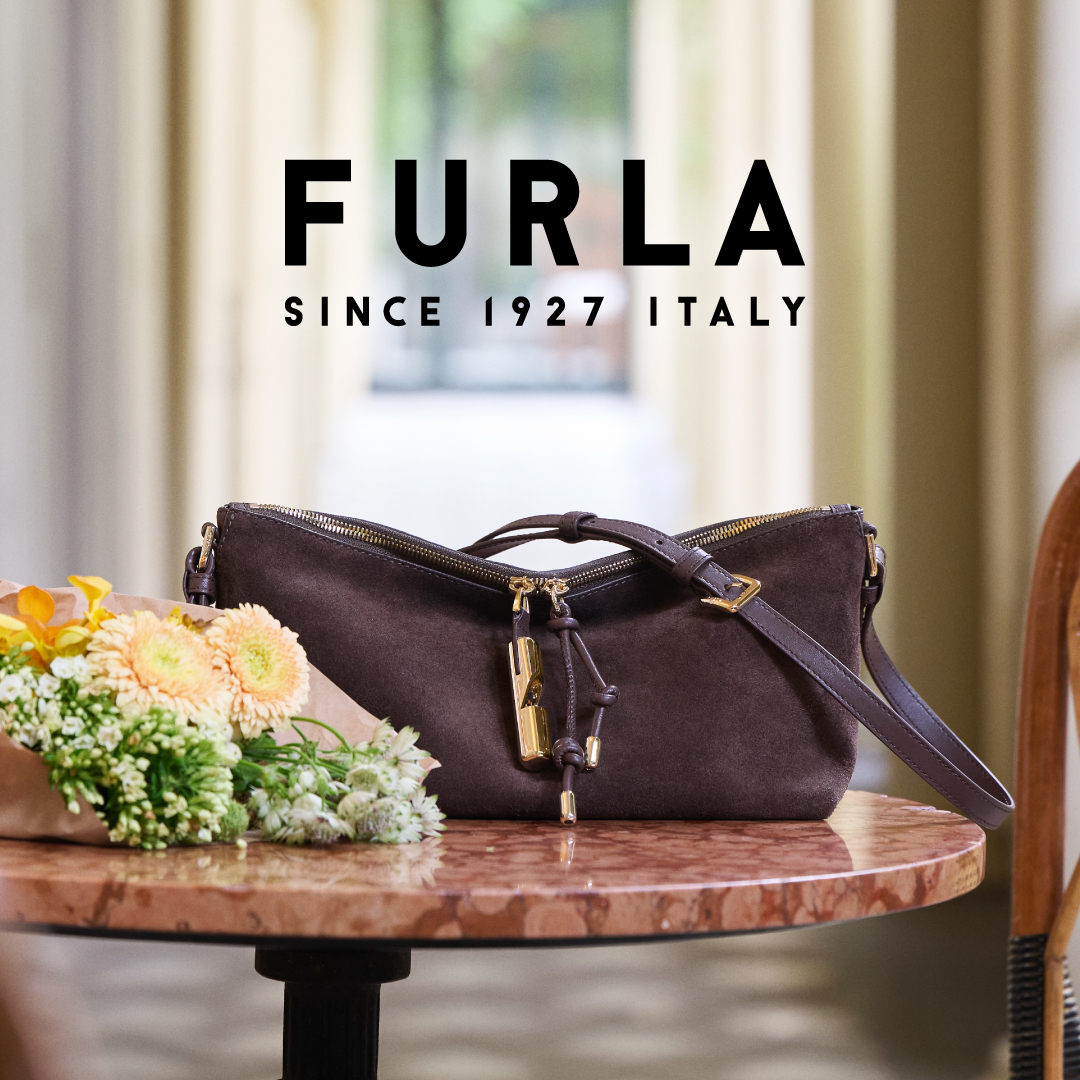 Furla Facebook ad: カジュアルさと洗練を兼ね備えた「フルラ デビー」。