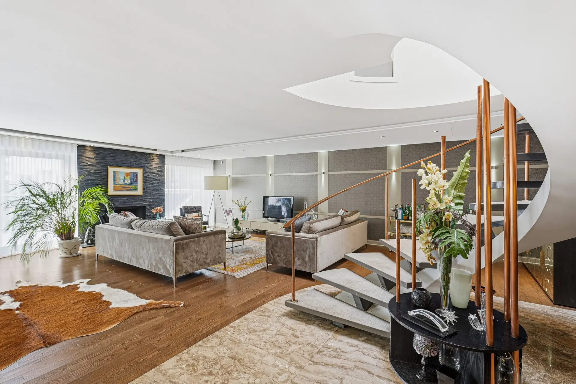 Engel & Völkers Montréal Québec Facebook ad: Le luxe des PENTHOUSES c'est 𝗘&𝗩!