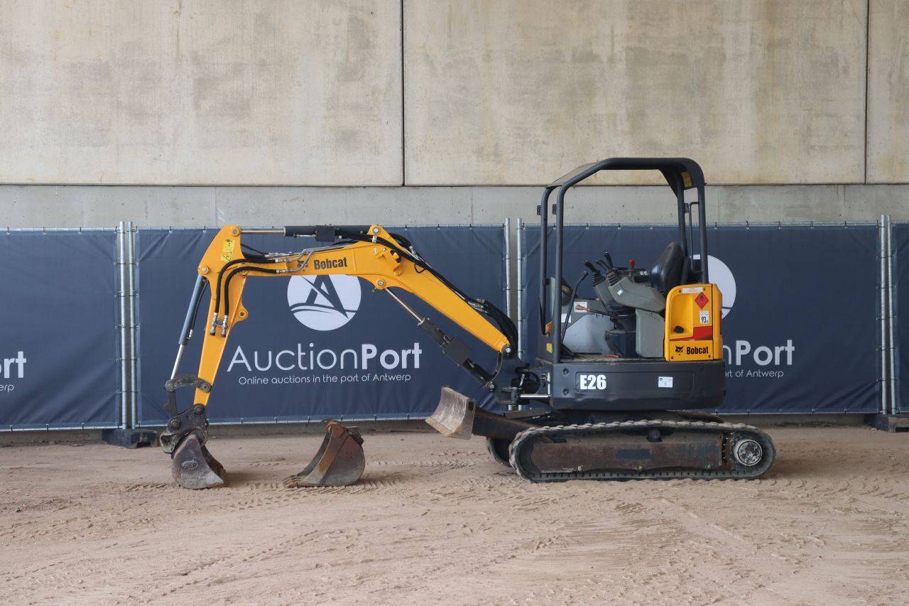 AuctionPort Facebook ad: Auction: Excavators - Mini Excavators - Forklifts …