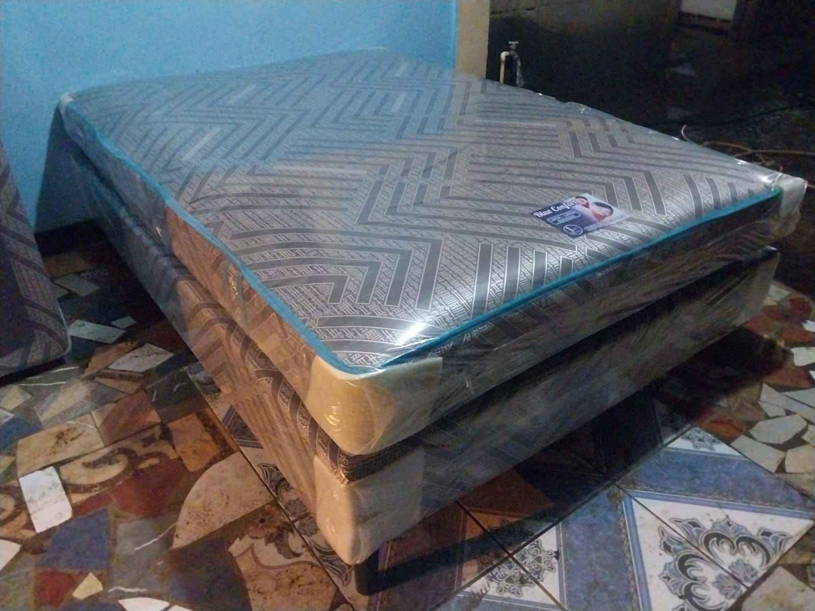 Josep Pavon Facebook ad: Colchones y camas a precio de liquidacion ya.