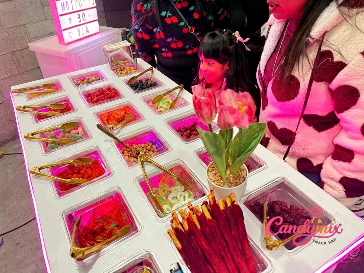 Candy Mix Facebook ad: Snack bar para eventos y celebraciones con servicio…