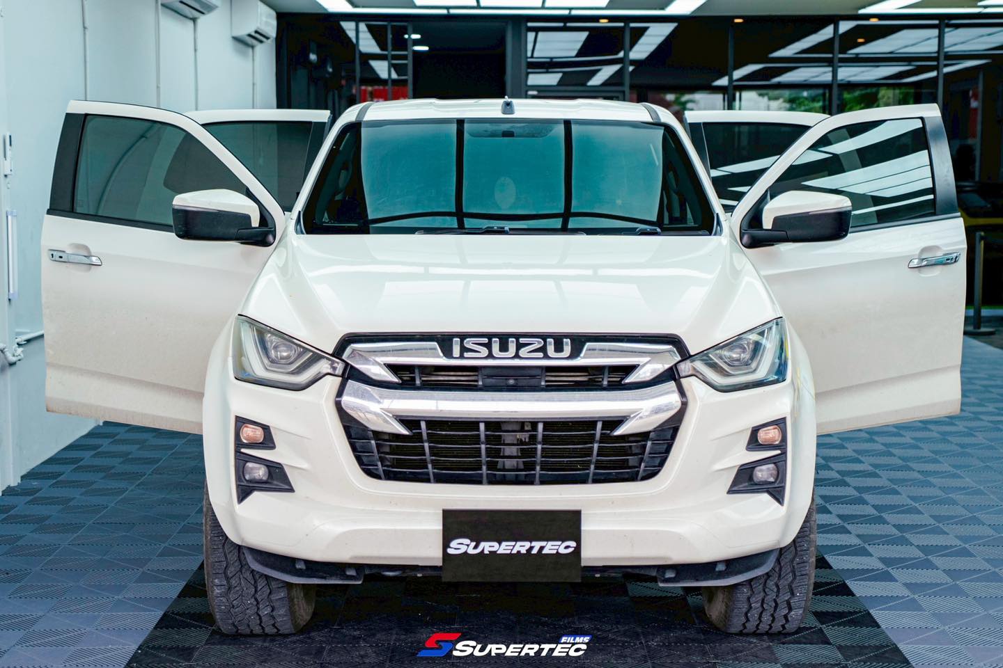 SuperTec Films : สาขา ชลบุรี - ศูนย์ติดตั้งฟิล์มกรองแสง Facebook ad