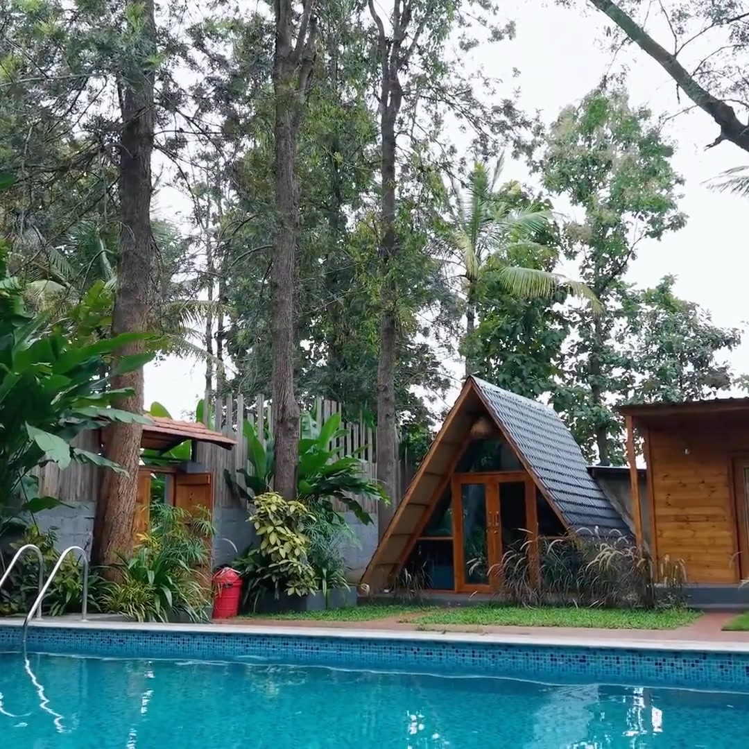 A Happy Retreats: private luxury staycations Facebook ad from Jun 10, 2026