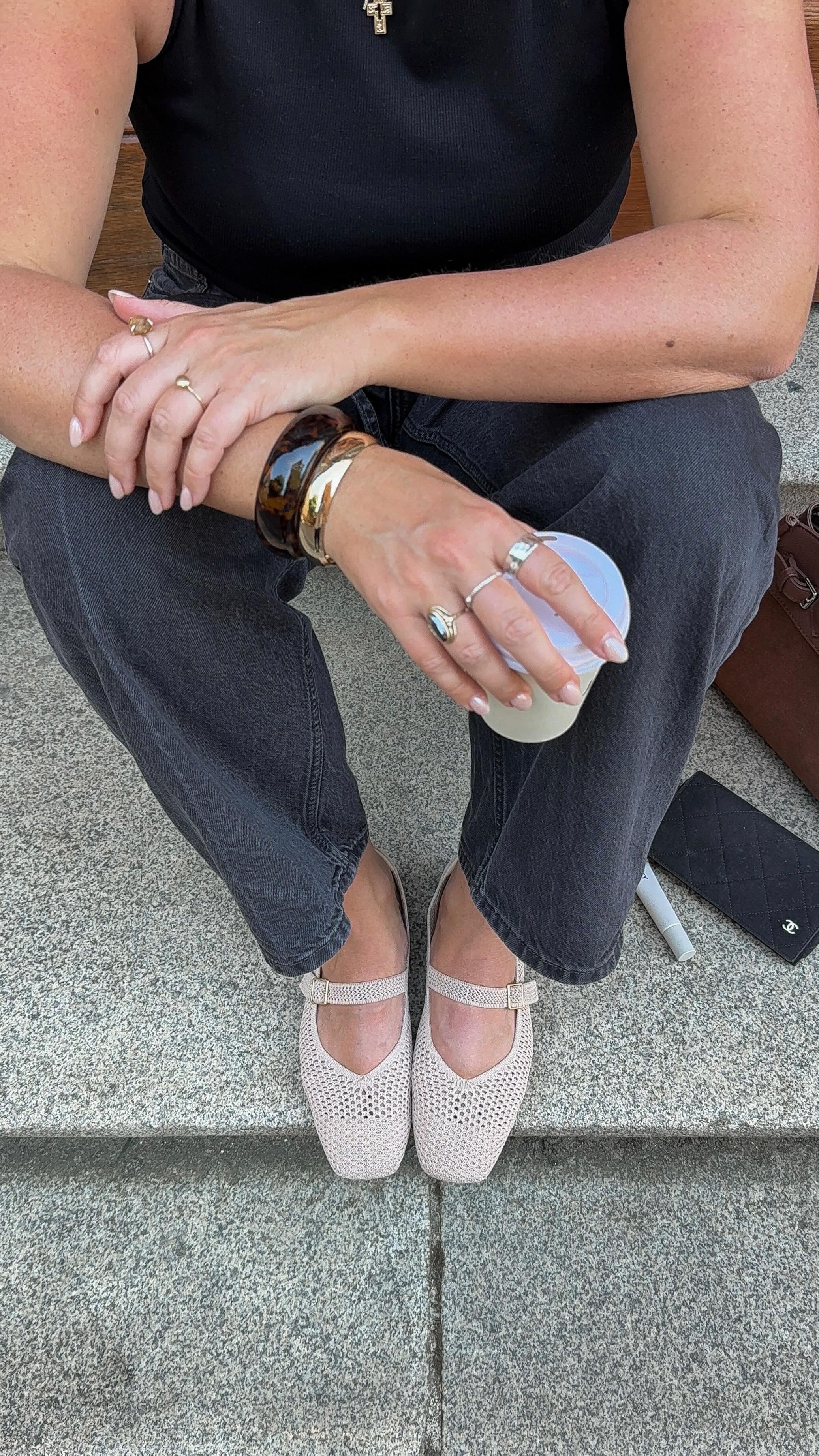 VIVAIA Facebook ad: Watch me wear these cute and comfy flats…