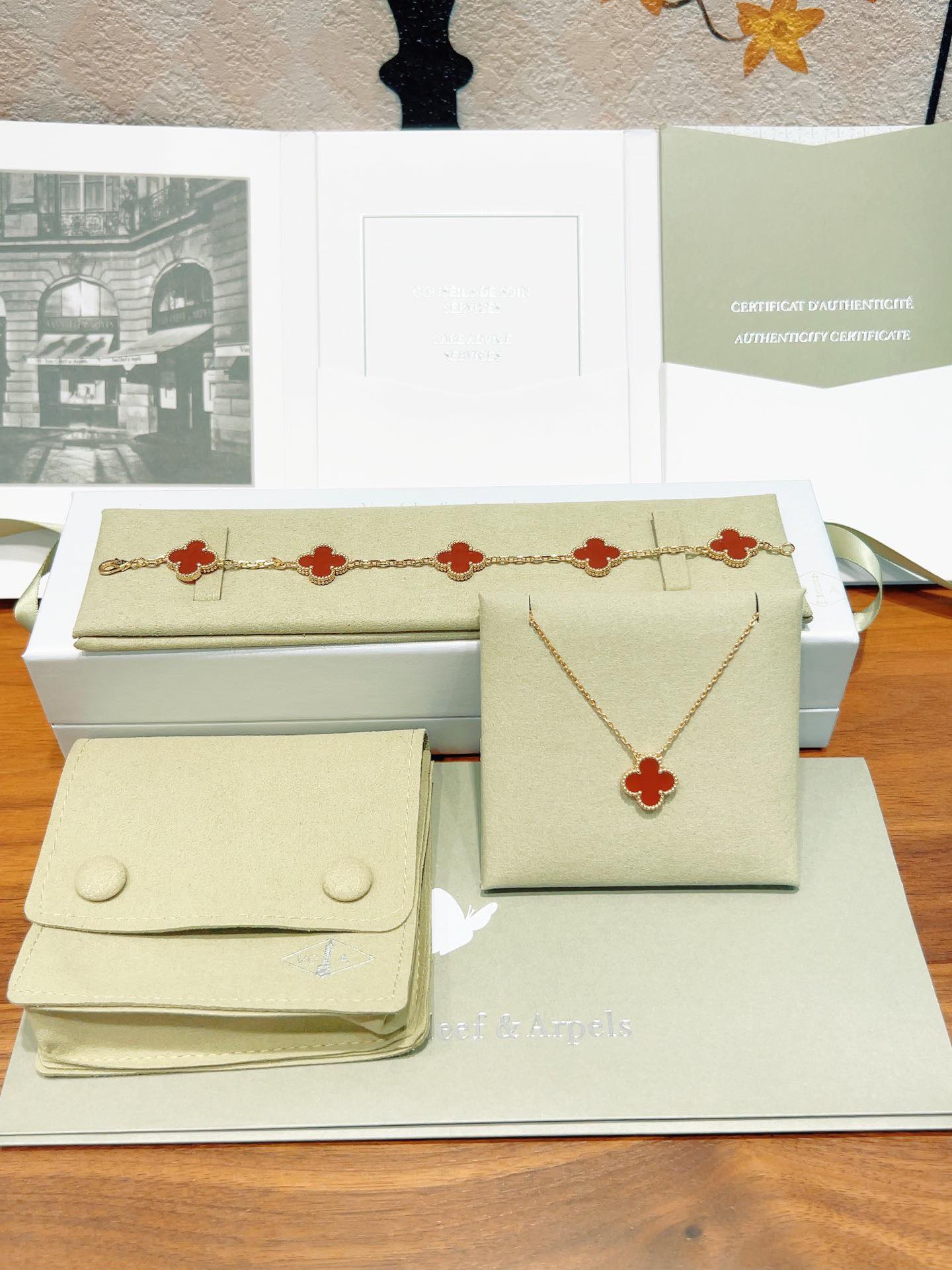 Angela Fashion Jewelry งานดี คุณภาพพรีเมี่ยม Facebook ad